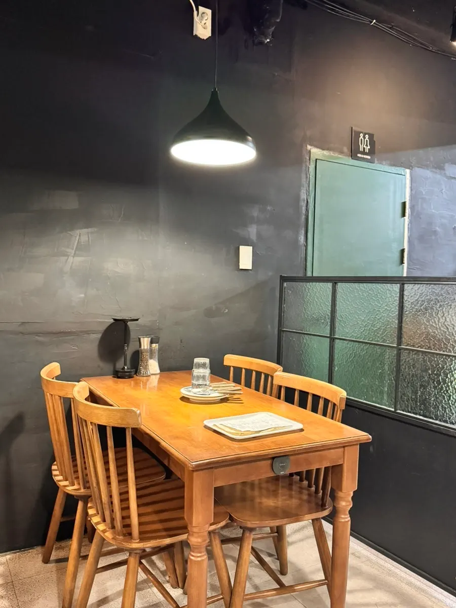 Cozy dining hall seating at Plate Sunhwa branch