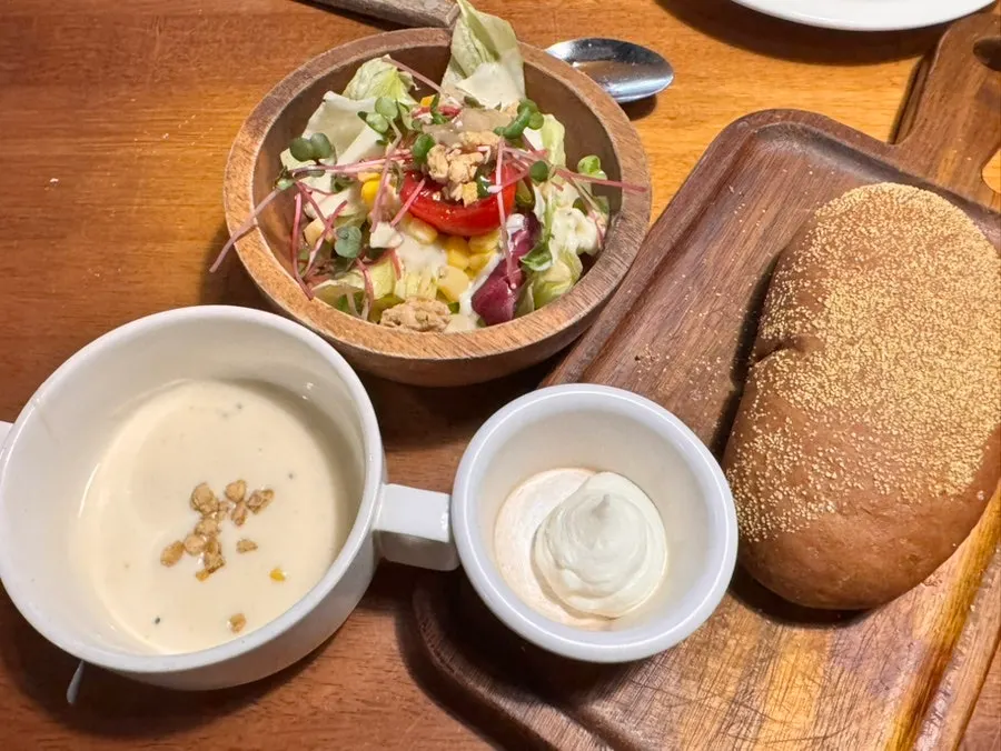 Pre-meal bread and homemade corn soup from Plate's set menu