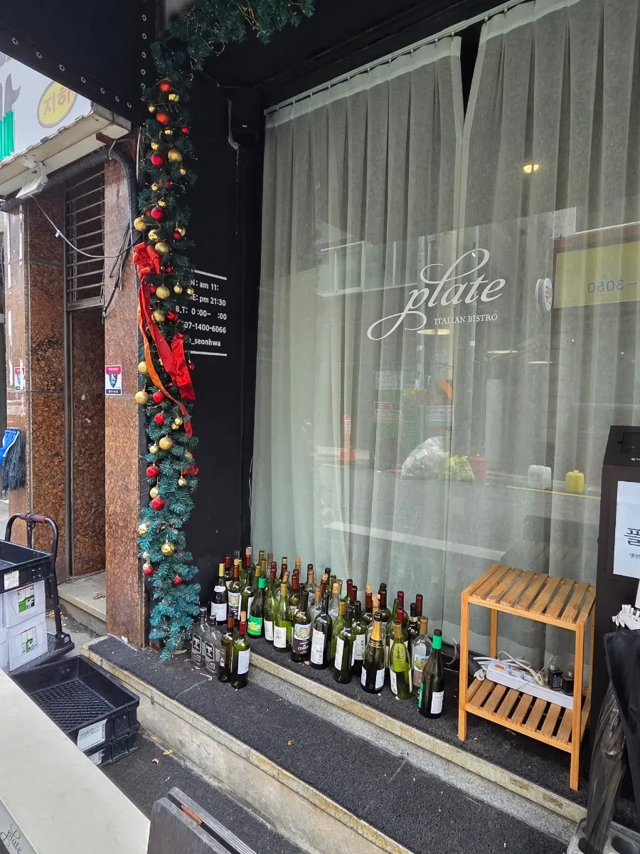 Exterior of Plate Italian bistro in the Sunhwa-dong alley