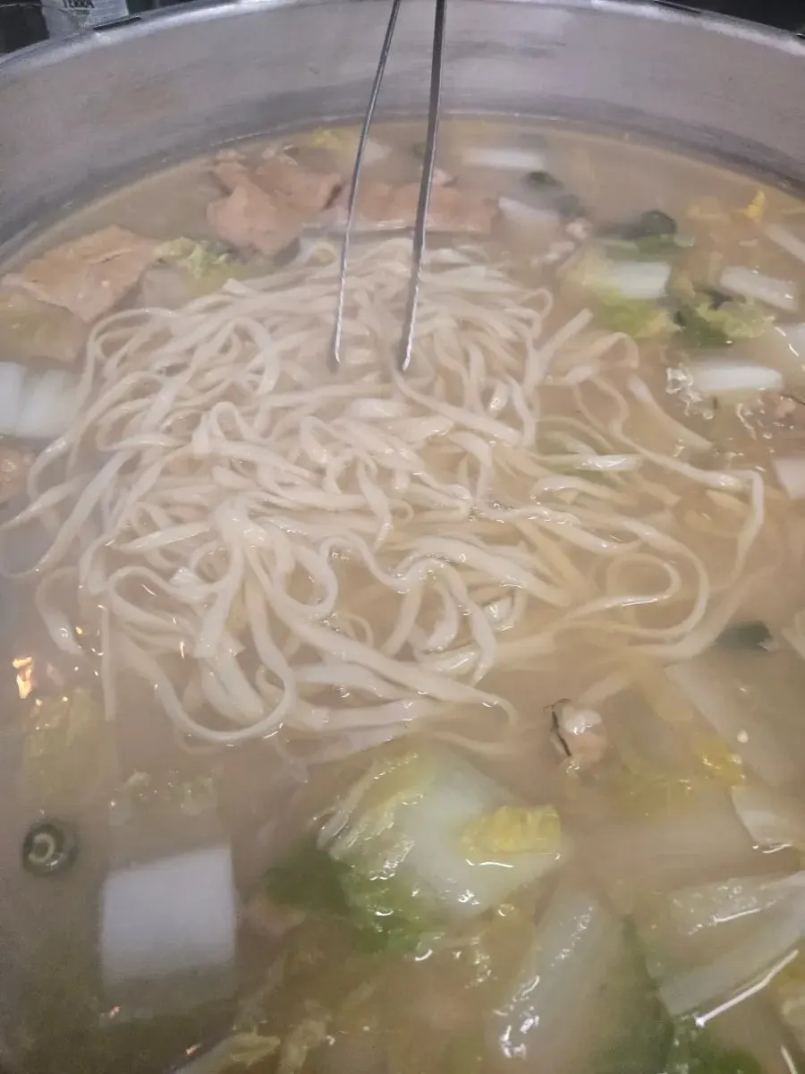 Photo of the generous seafood clam hot pot