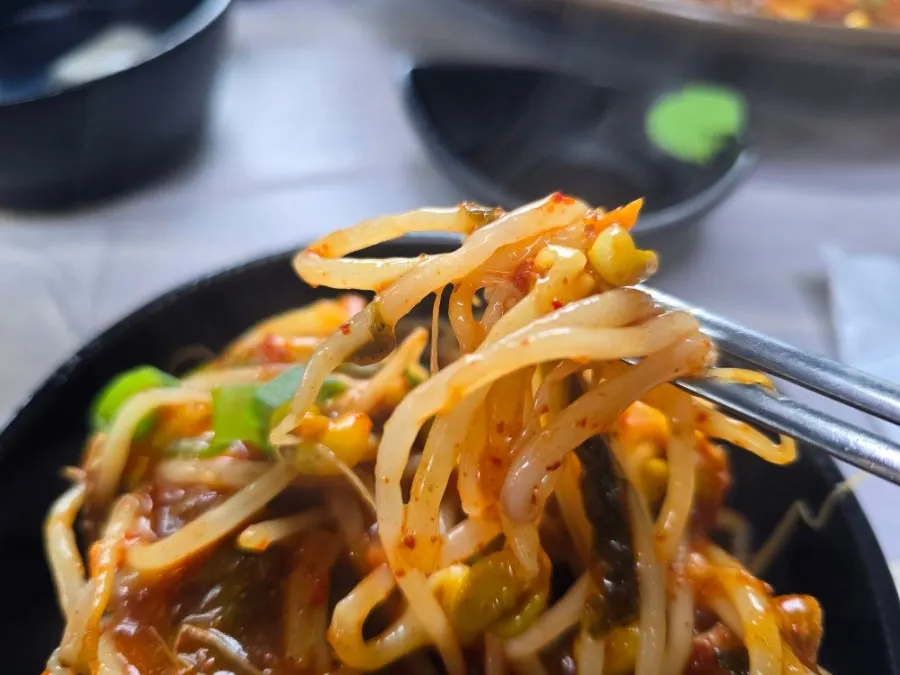 양념에 버무려진 뼈찜 야채