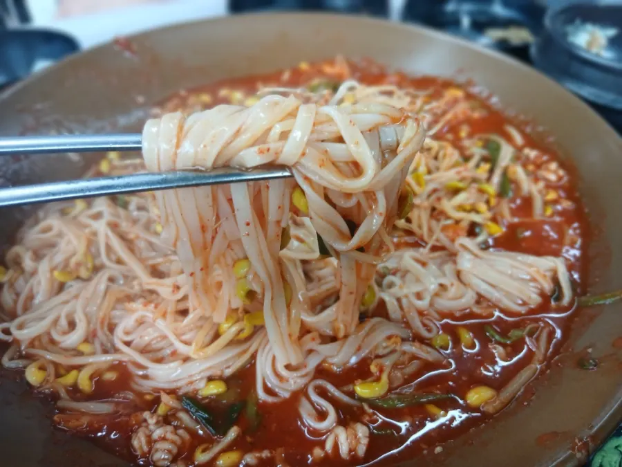 Noodles coated in the braise sauce