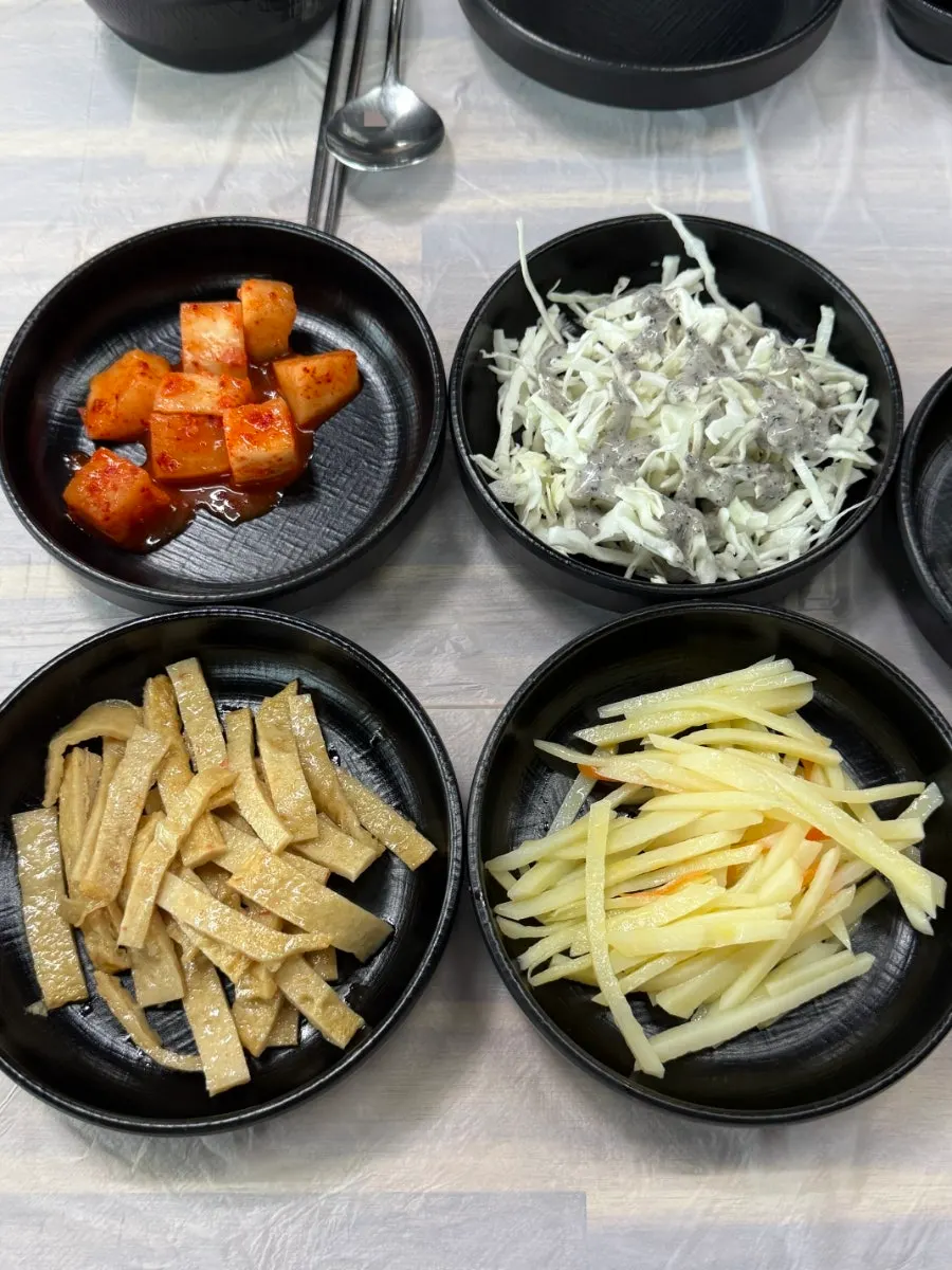 흑임자 양배추샐러드와 오이고추 된장무침 반찬
