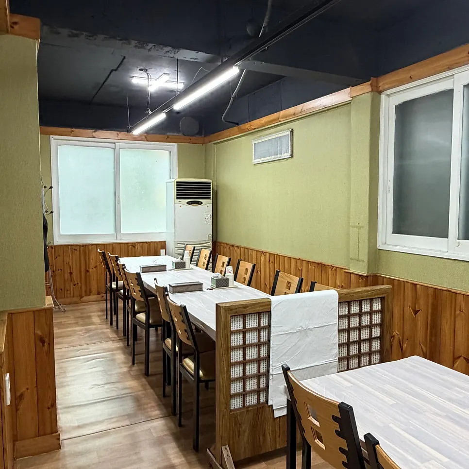 Private room for up to 20 people