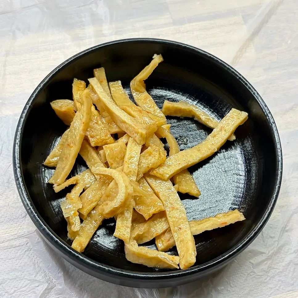 Black-sesame cabbage salad and side dishes