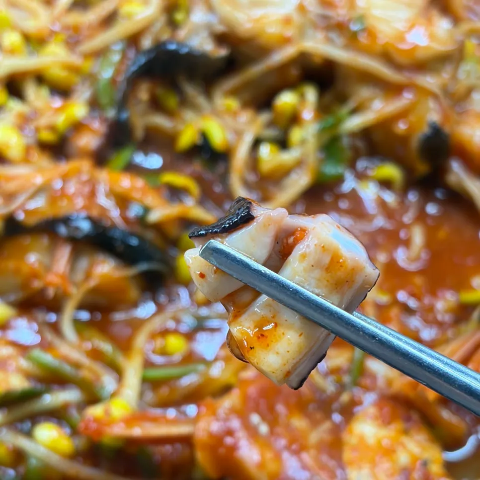 Agujjim with octopus full of fresh seafood flavor