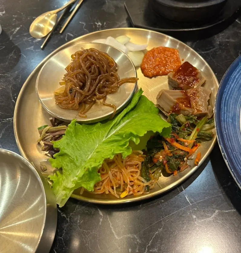 Plate of banchan served by the boyfriend