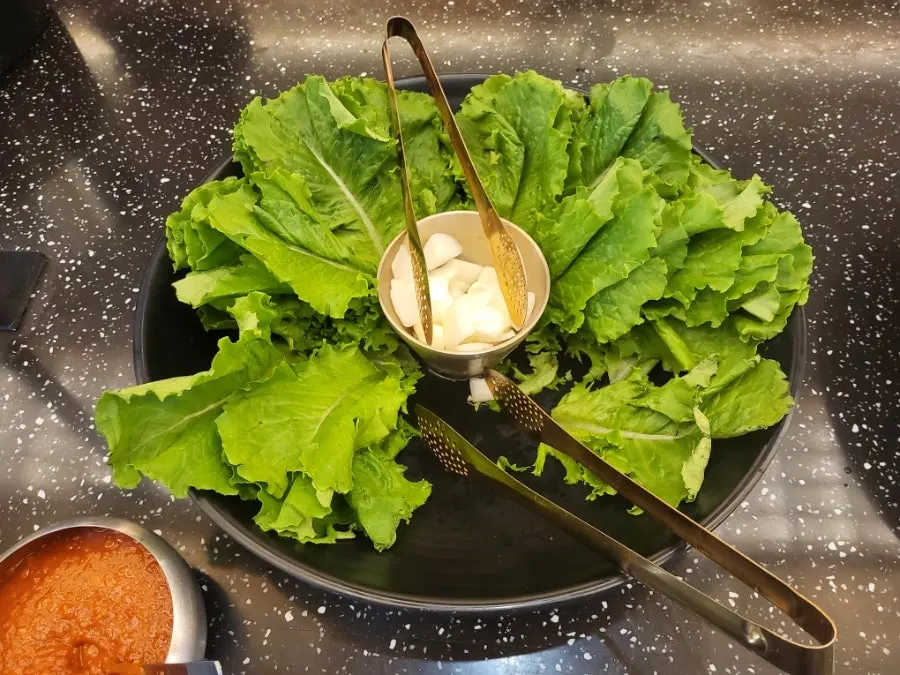 반찬바의 잡채와 도토리묵