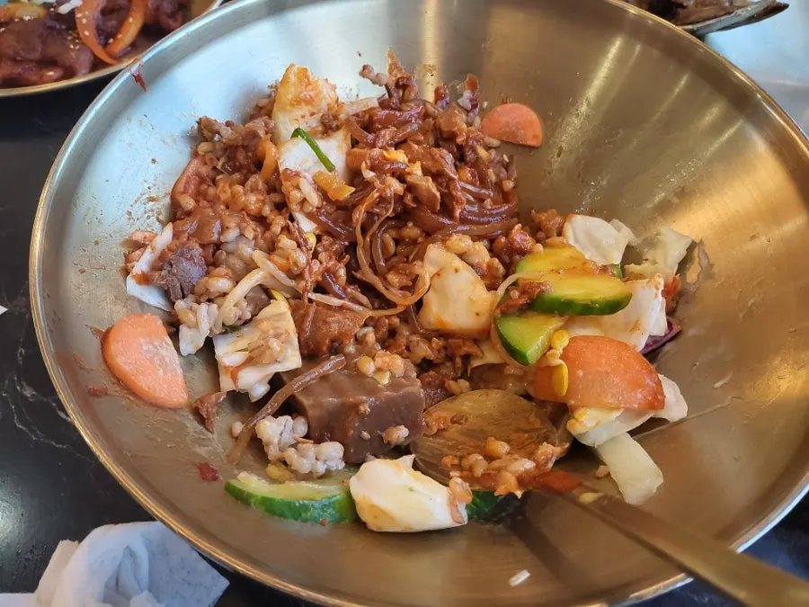 비빔밥과 함께 차린 한상