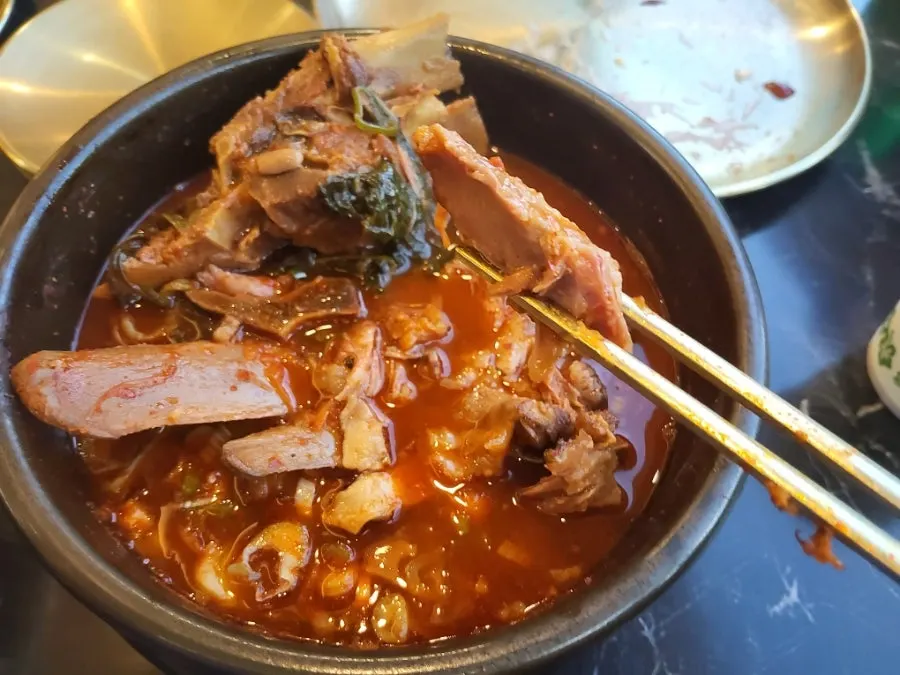 뼈에서 분리되는 부드러운 고기 살점