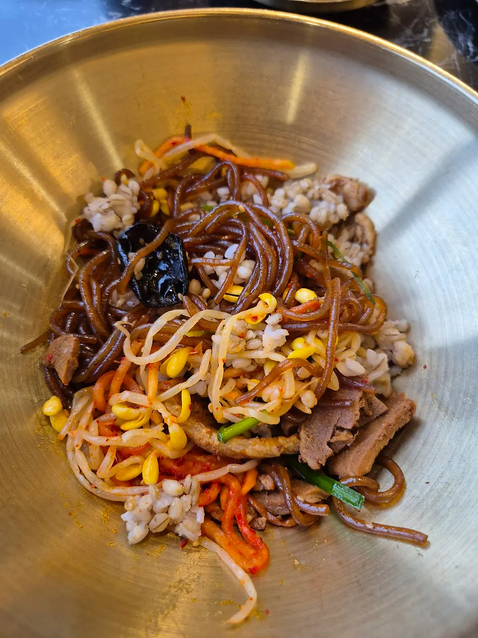 Spicy pork bulgogi mixed with barley rice