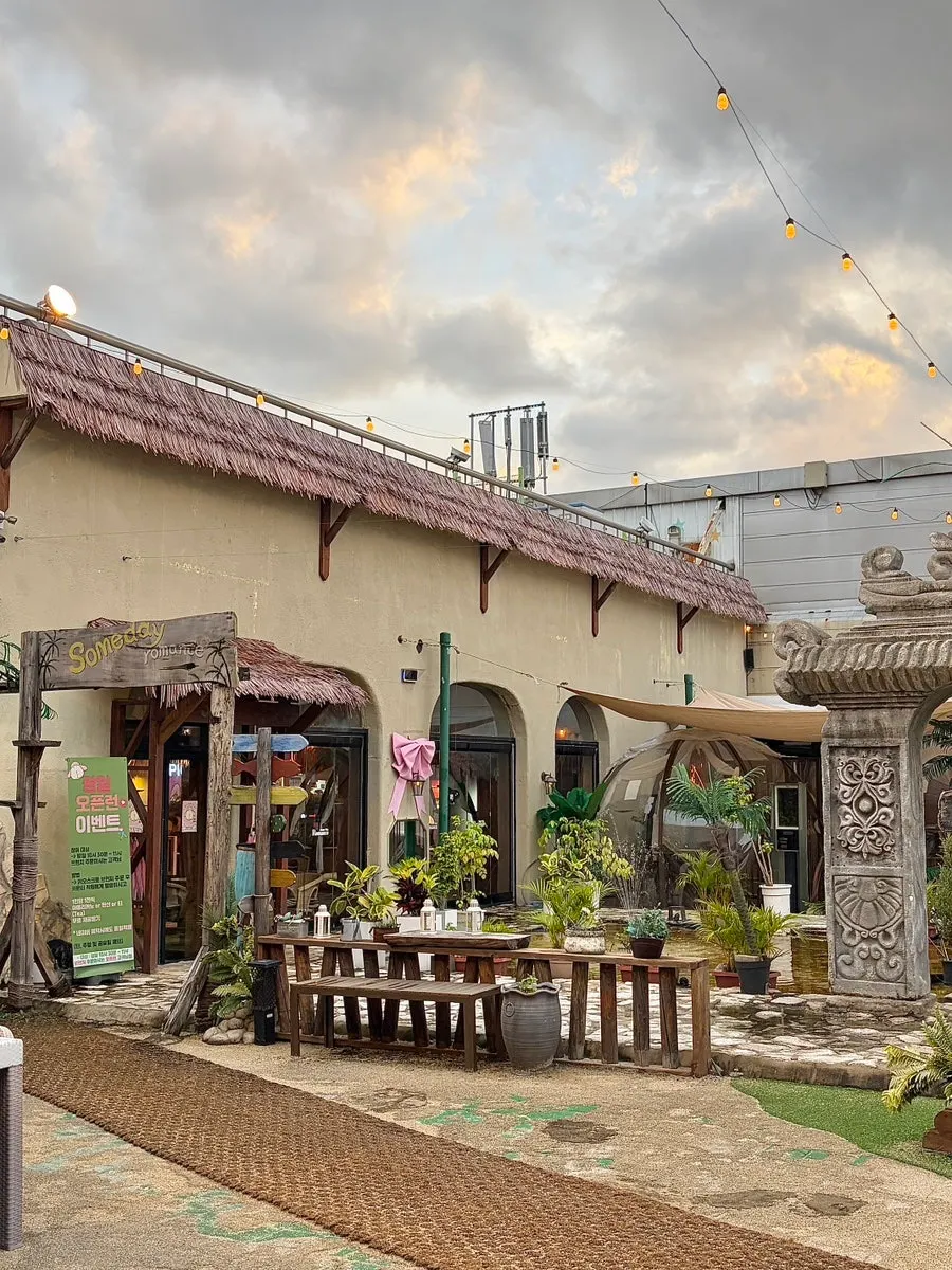 Rooftop brunch space in Dunsan-dong