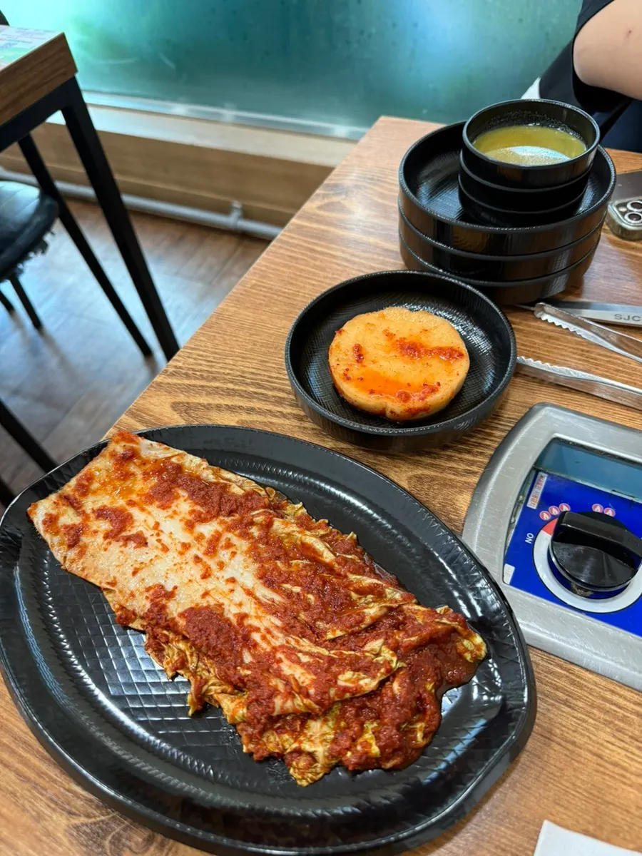 Hanppong’s basic side dishes and Silbi kimchi
