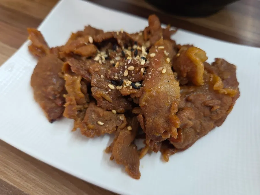 Plate of about 100g of charcoal grilled pork served with the set