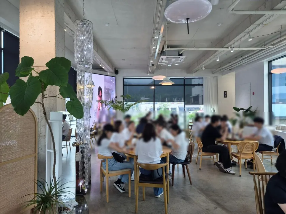 루온토 수통골점 계절 장식 공간