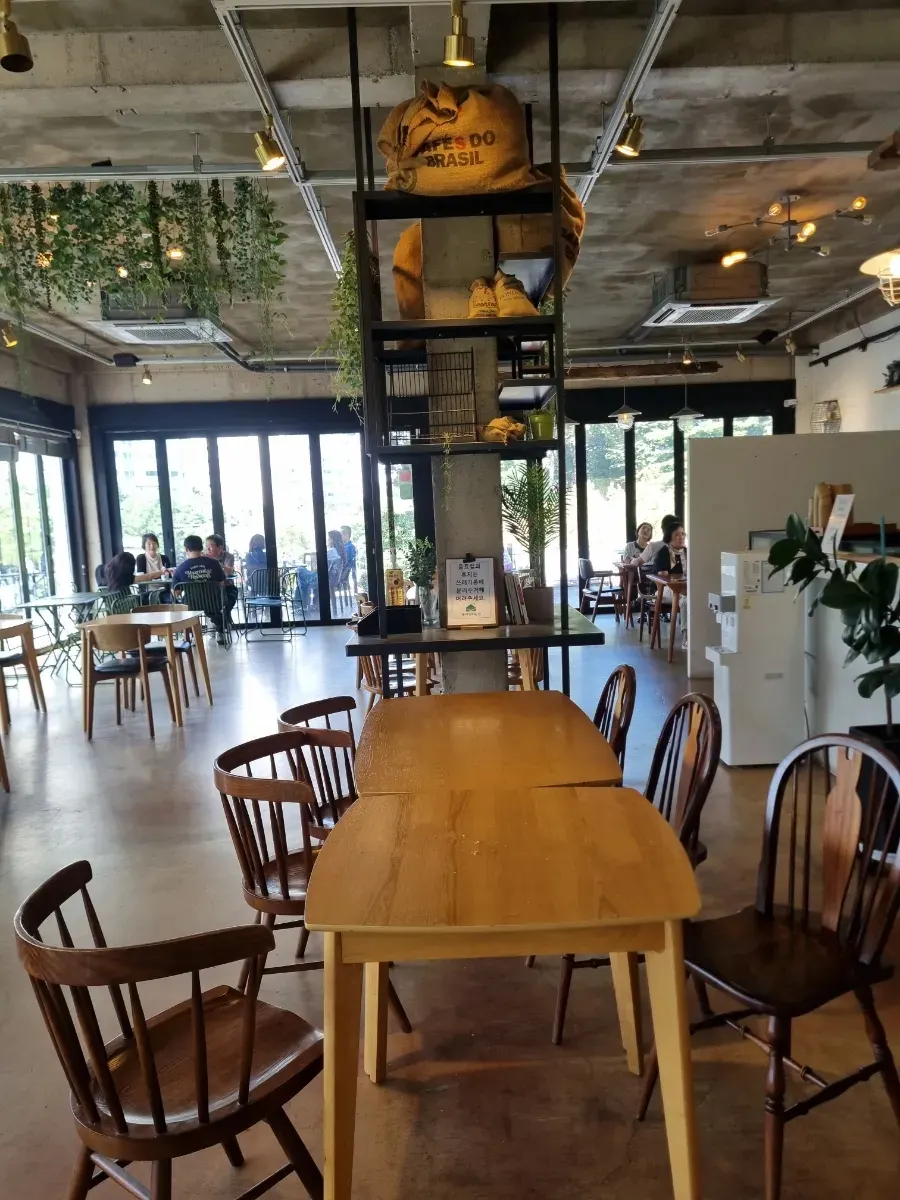 The café-like annex space