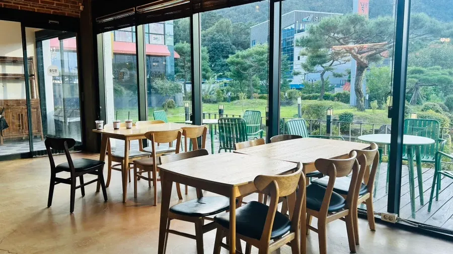 Boksakkot Pineun Jip's separate café space for customers only