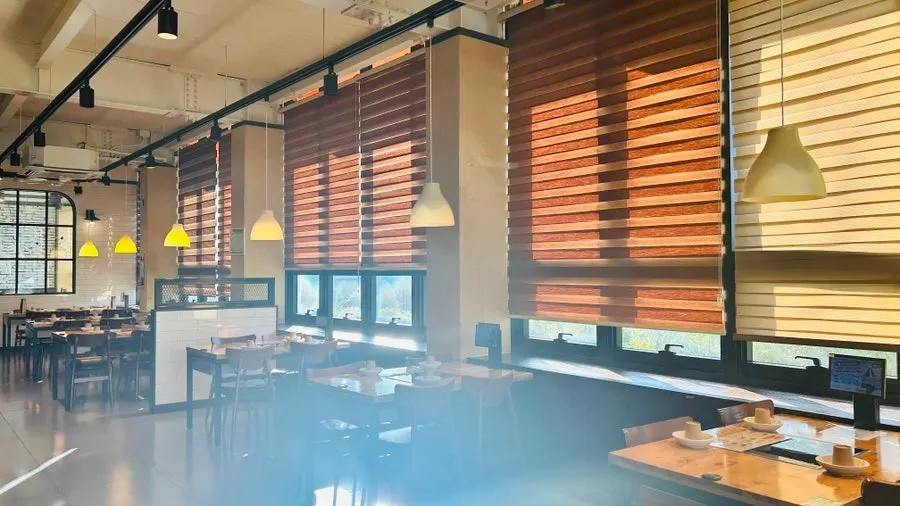Interior of Boksakkot Pineun Jip Daejeon Branch, like a family restaurant