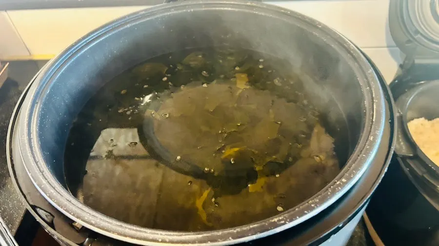 Seaweed soup at the self-serve corner, good for kids