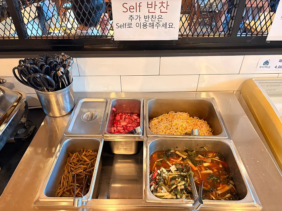 Self-bar with rice and side dishes