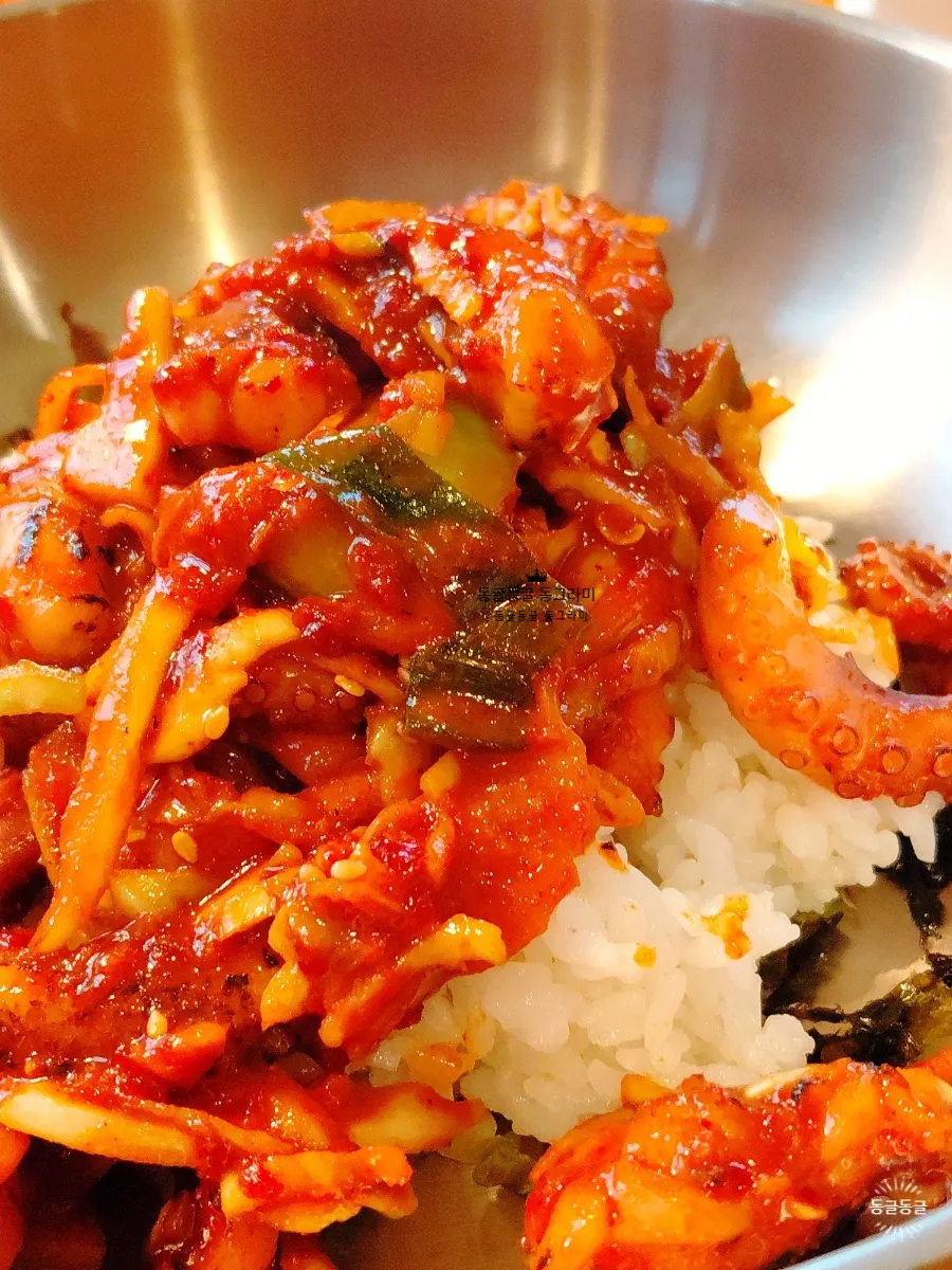 Nakji-bokkeum utama dengan tekstur kenyal