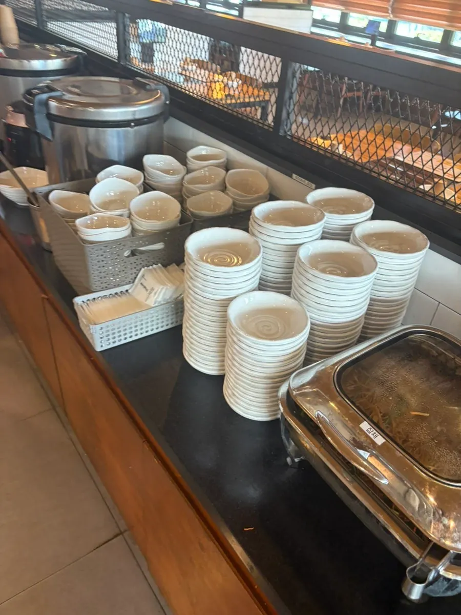 セルフおかずコーナーの豆もやしとヨルムキムチ