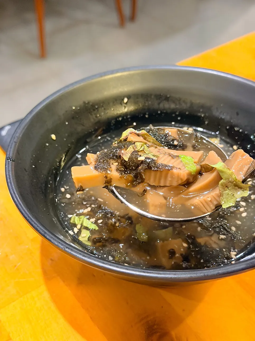 기본 상차림이 깔린 테이블