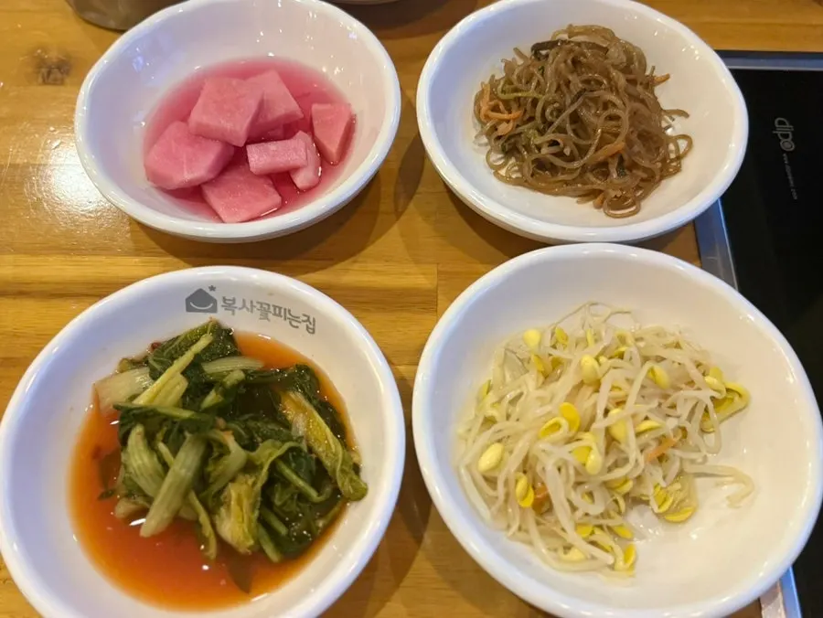 무피클·잡채·열무김치·콩나물 기본 차림