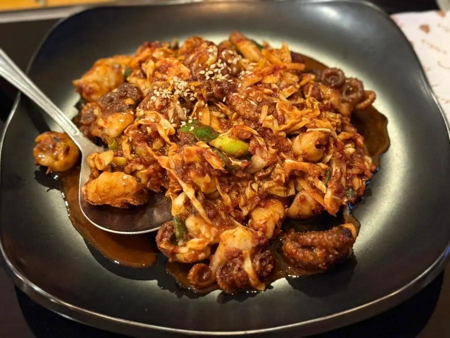 야채가 가득한 직화쭈꾸미볶음