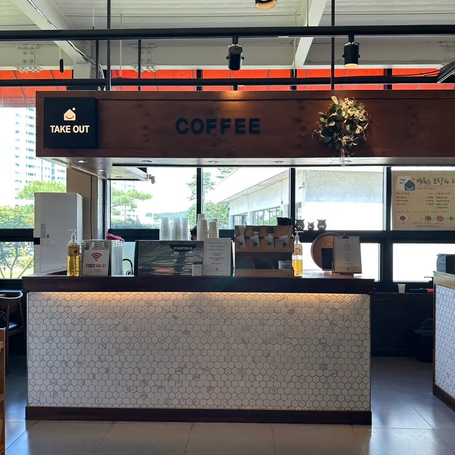 Free pizza served with orders of 2 or more