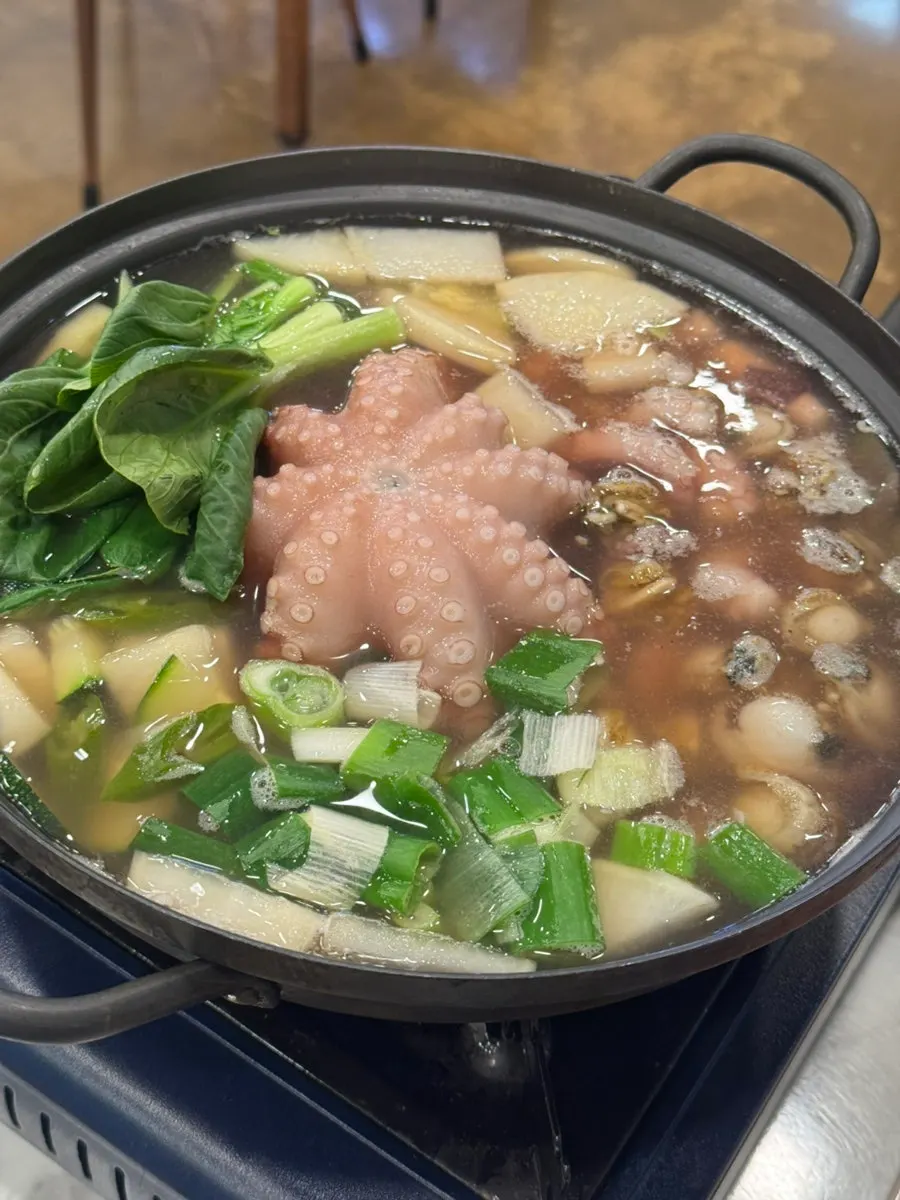 Yeonpo-tang with octopus and nakji