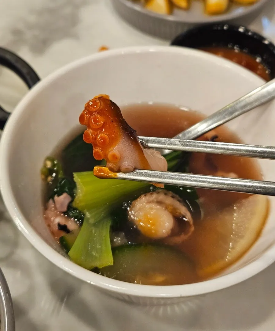 Seafood in the octopus and nakji yeonpo-tang