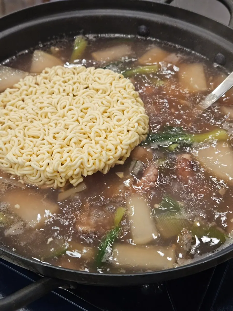 Ramen noodles added to yeonpo-tang broth