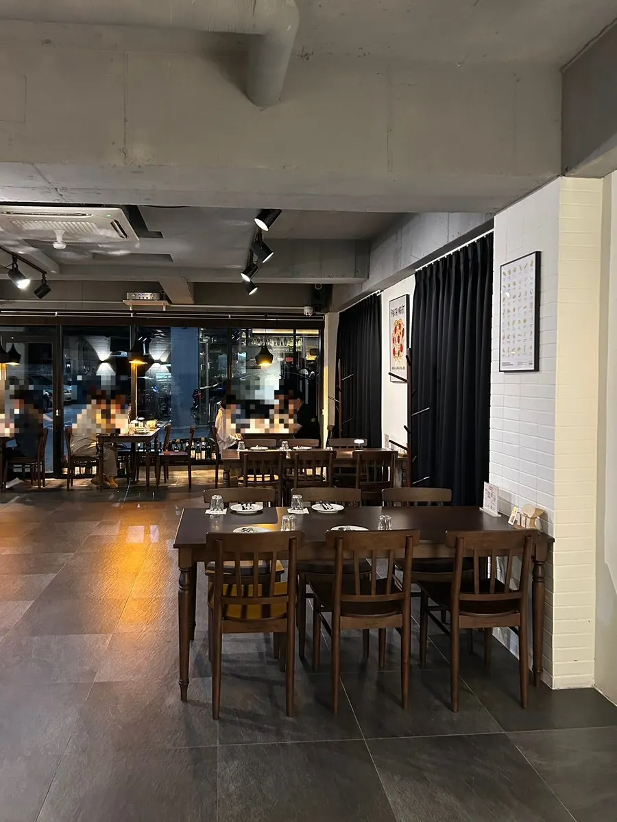 4-person table in THE MUA's inner private room
