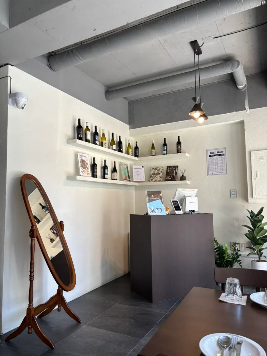 THE MUA interior decor