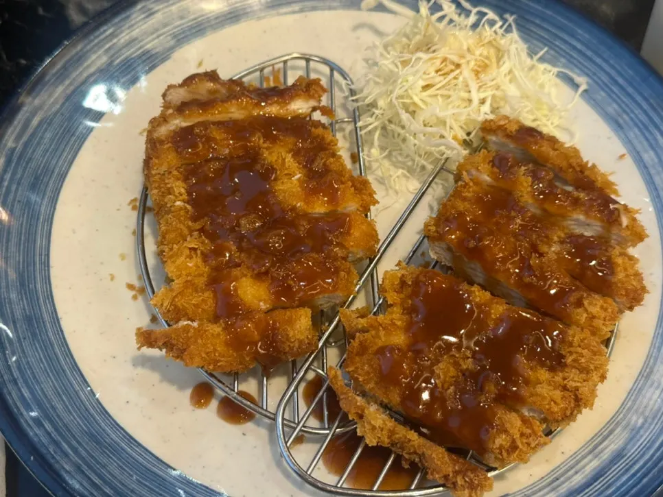 Gulungan sayuran lalapan berisi nasi jelai dan makarel