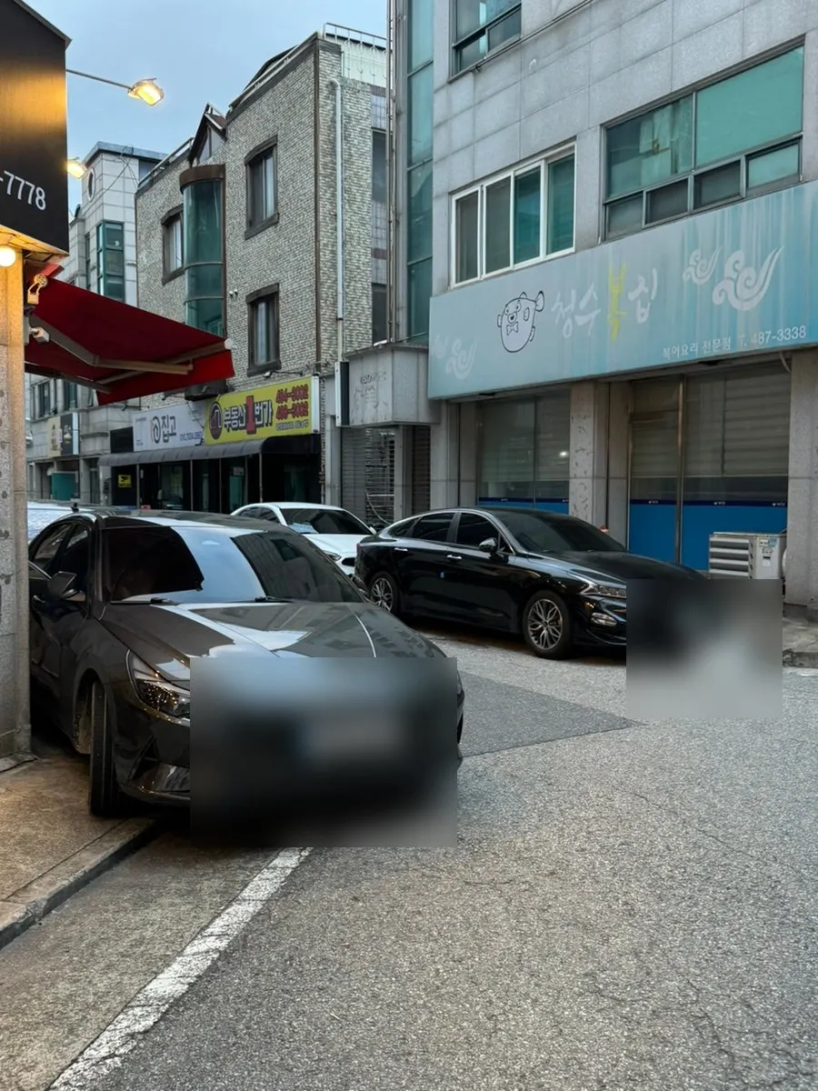 Alley near Jokbo where parking is available