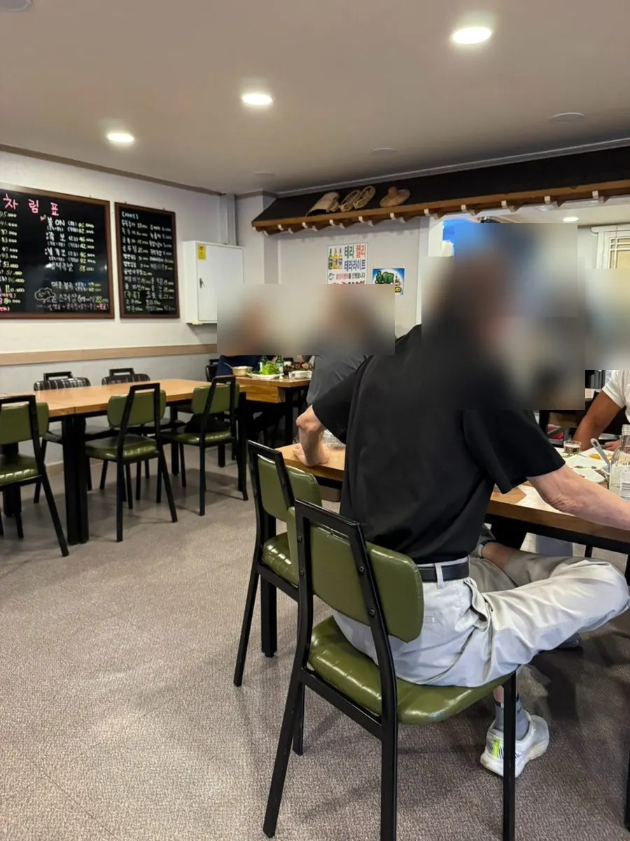 Table seating inside Jokbo