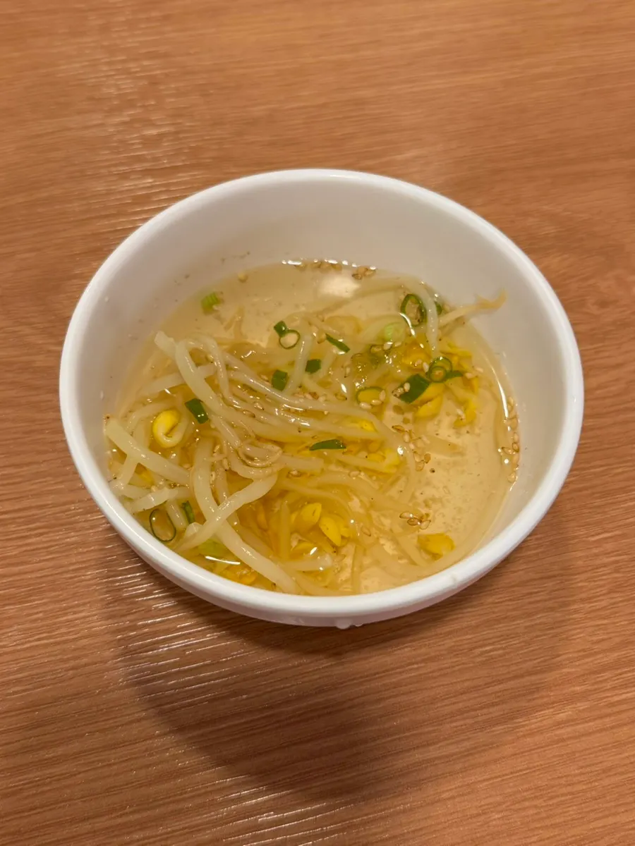 Bean sprout soup enjoyed as a palate cleanser
