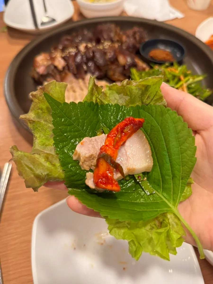 Bossam and accompanying side dishes in the Jokbo Set