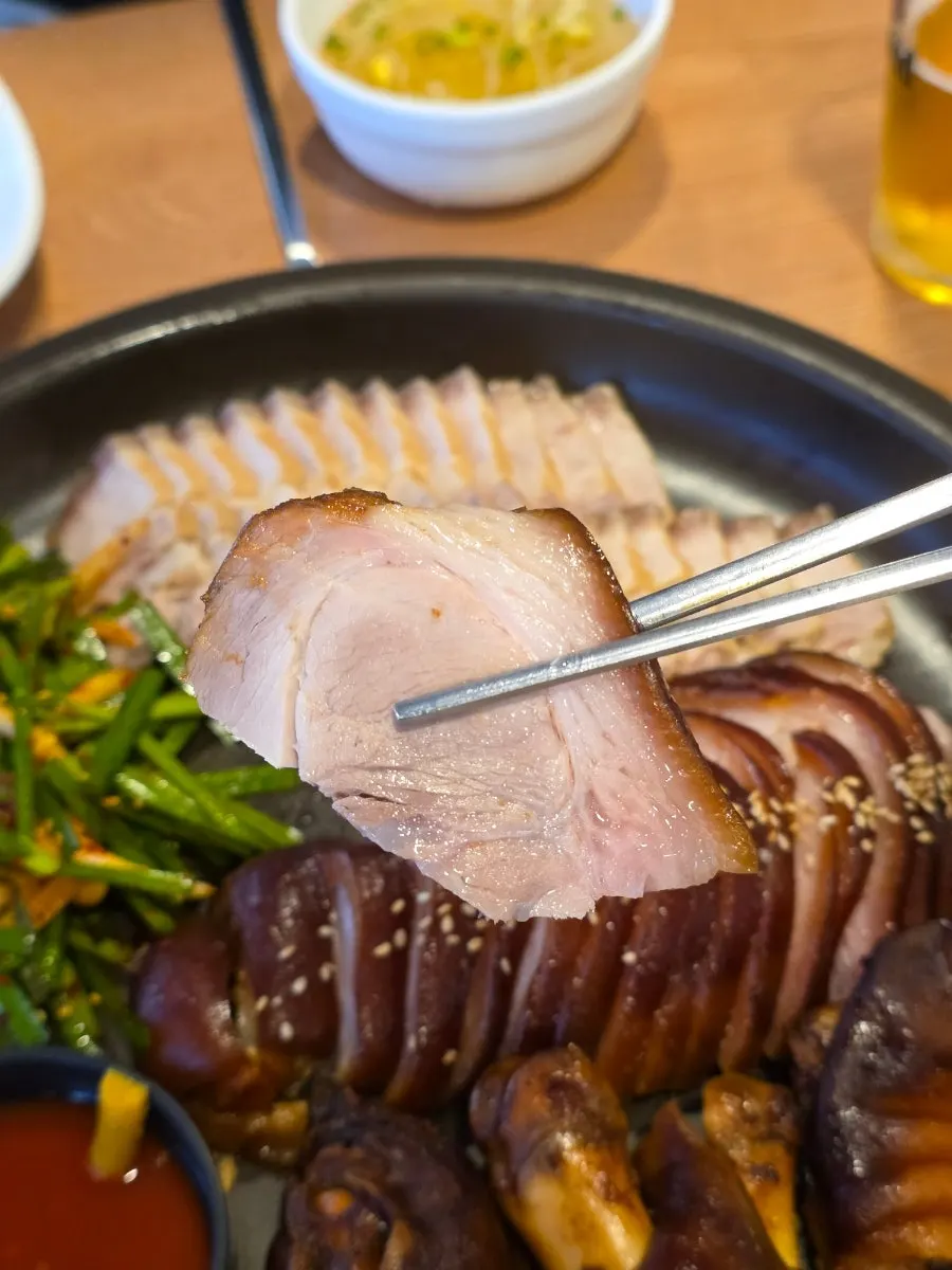 콜라겐이 붙은 족발 앞다리살