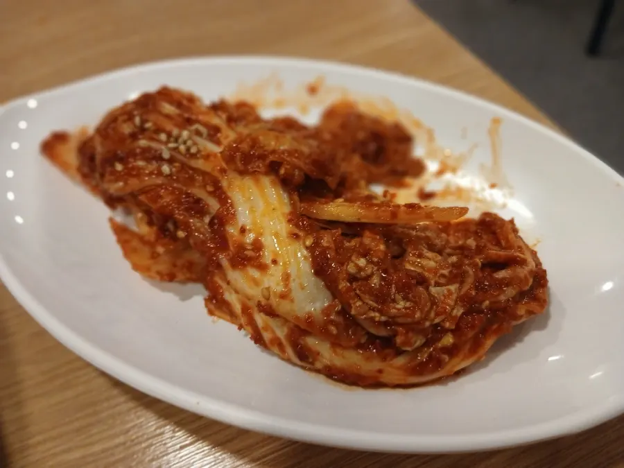 막국수와 족발을 함께 담은 상차림