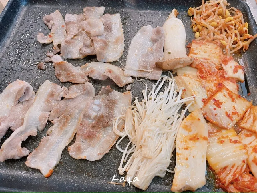 Ordered flower-cut and frozen sliced pork belly