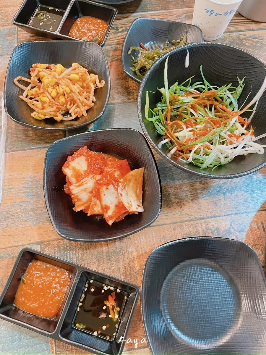 Grill with mushrooms and kimchi