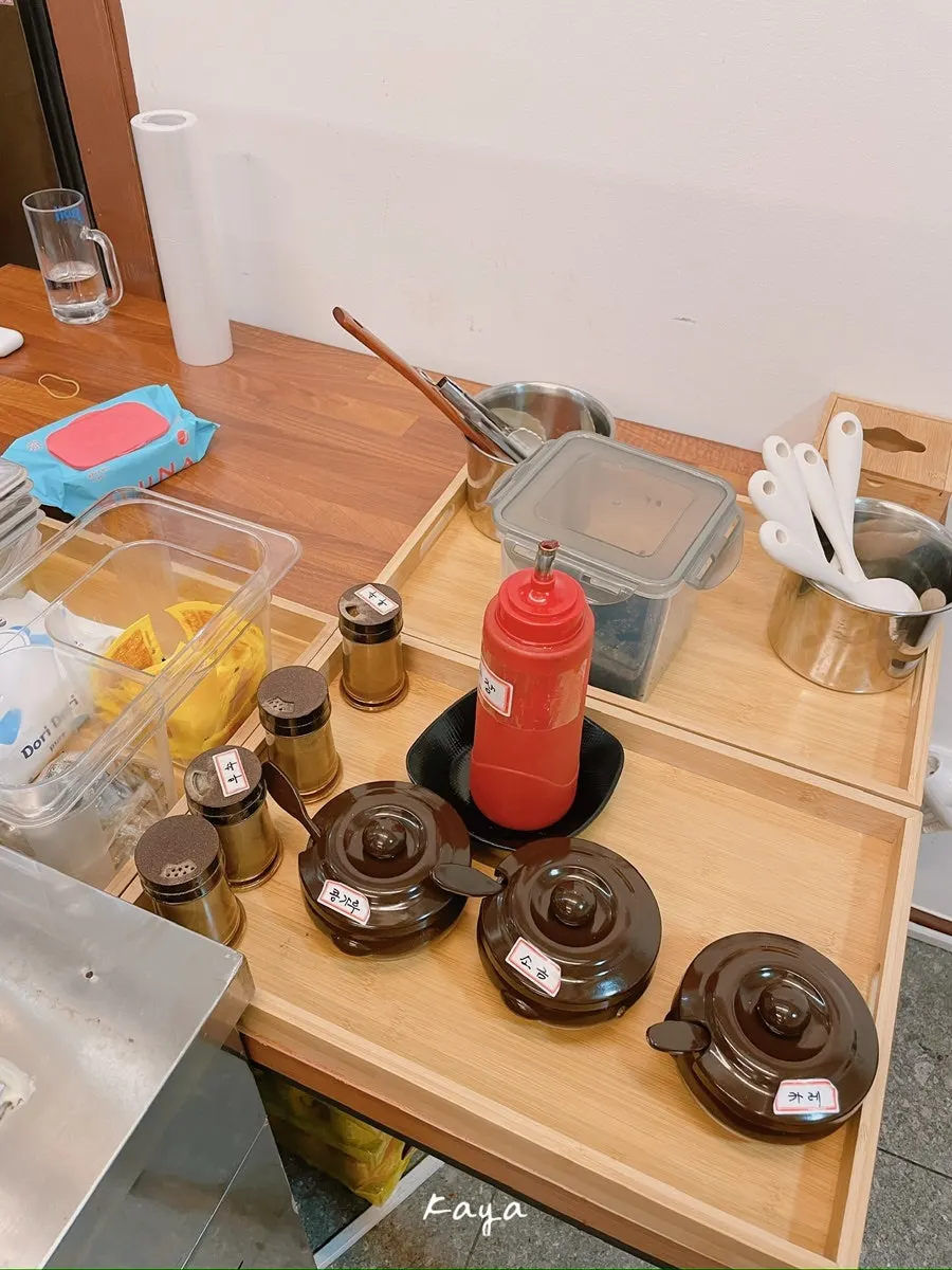 Self-service bar ingredients to eat with meat