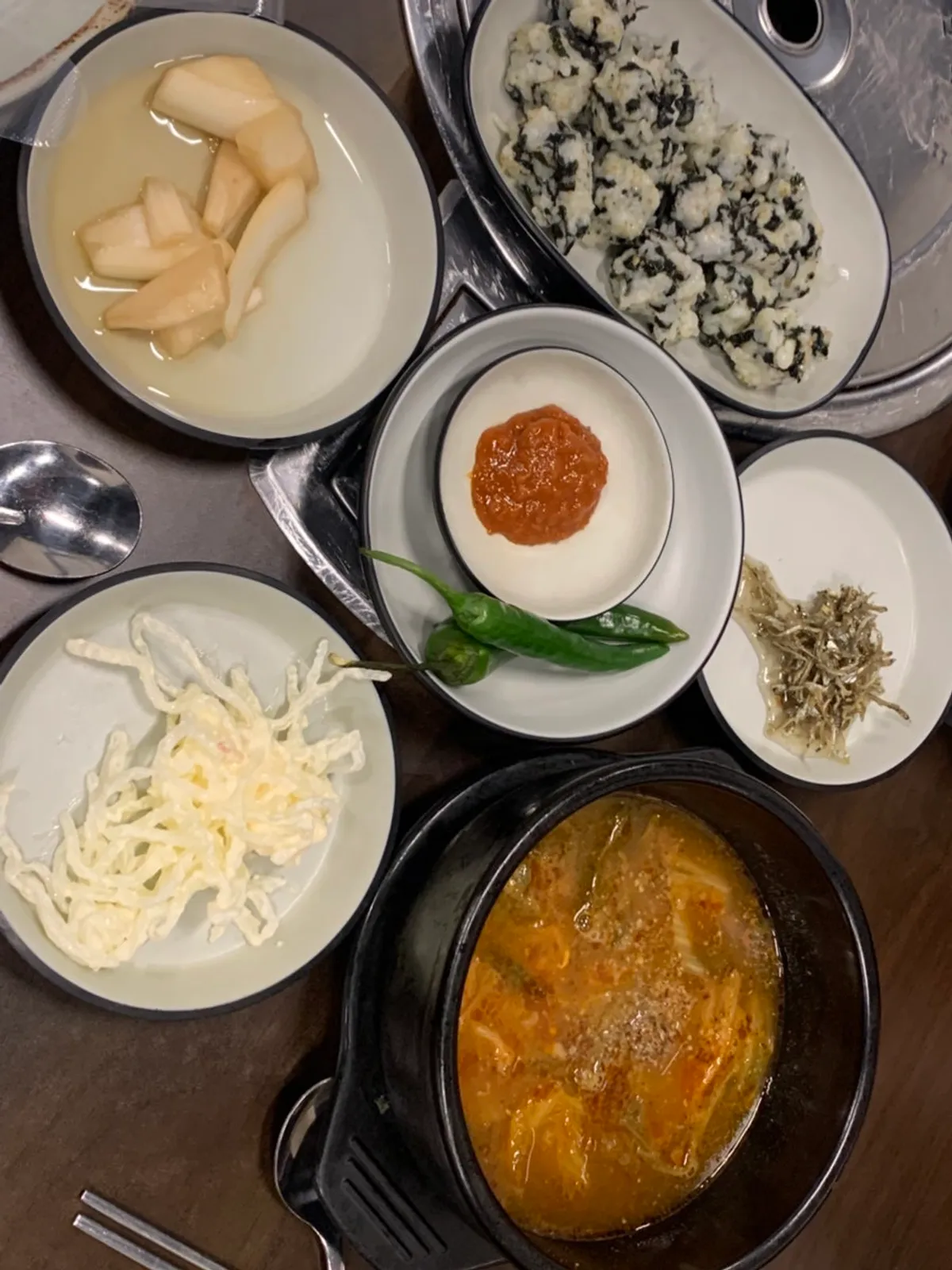 연암뼈구이 반반 메뉴 상차림