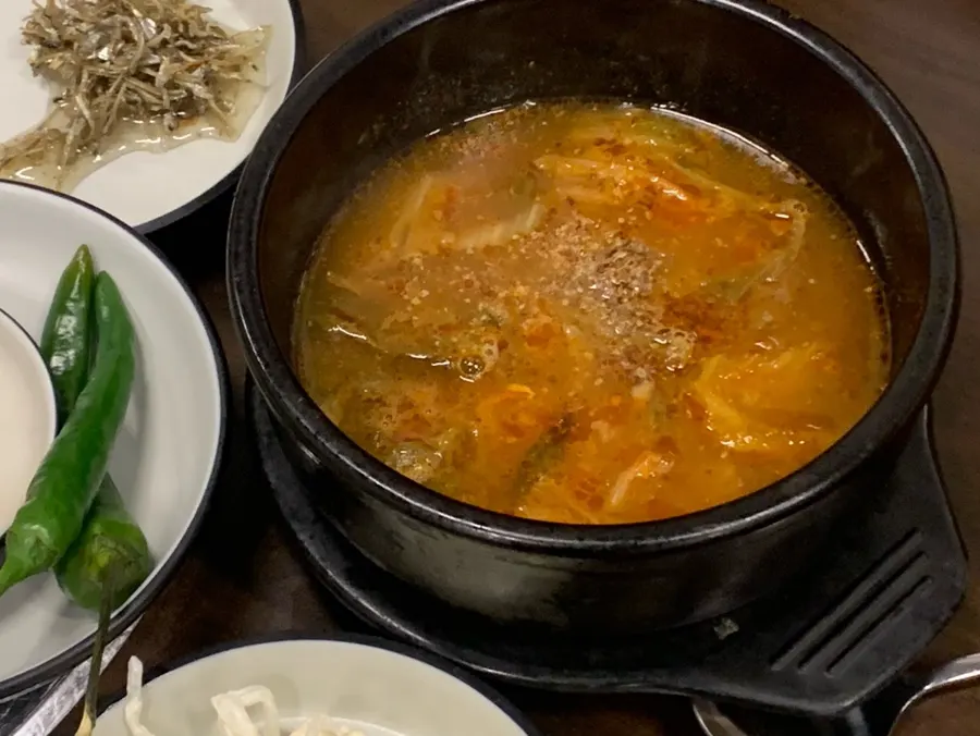 서비스 감자탕 국물과 식사 조합