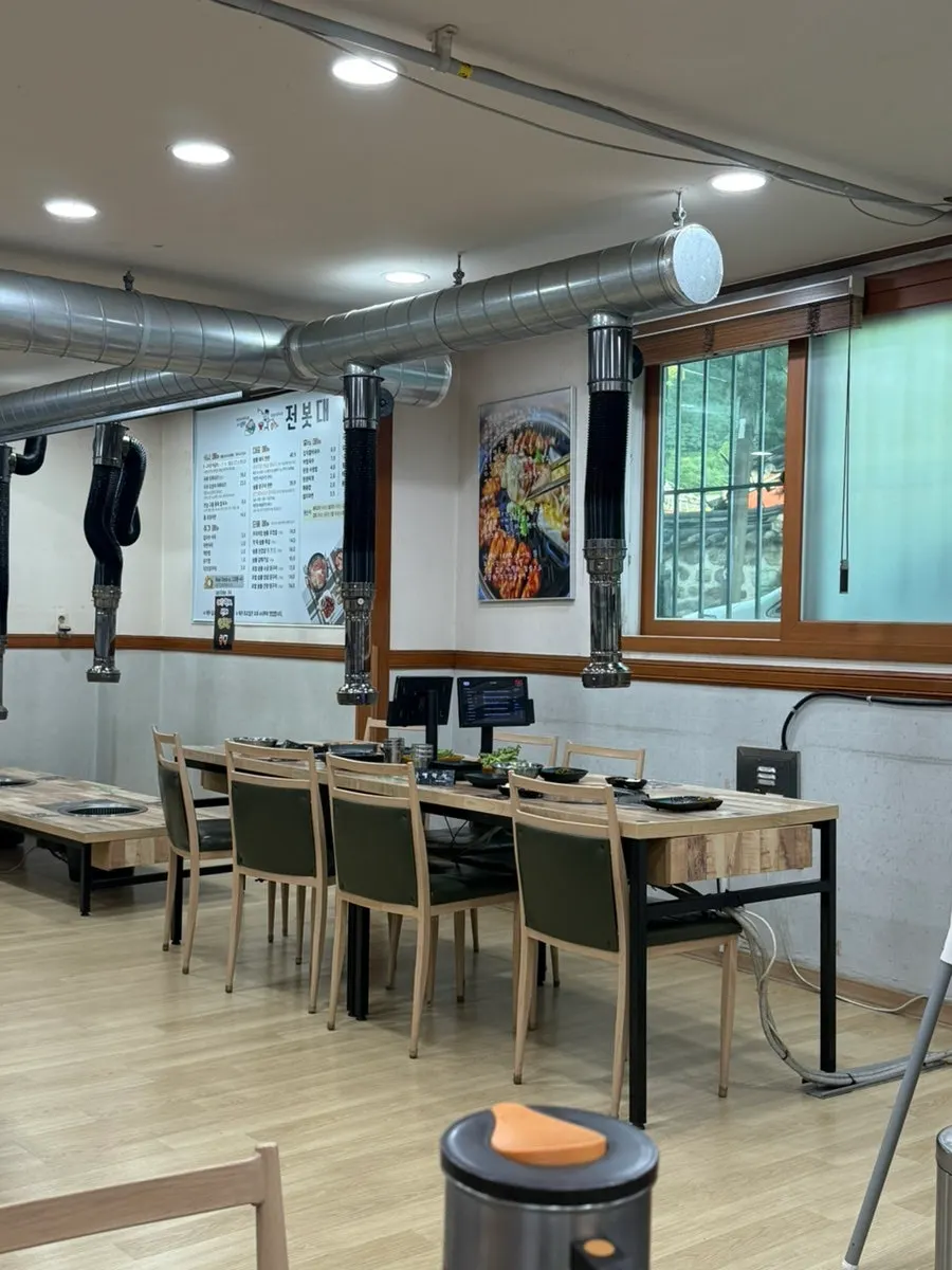 전봇대 숯불 오겹 매장 이미지