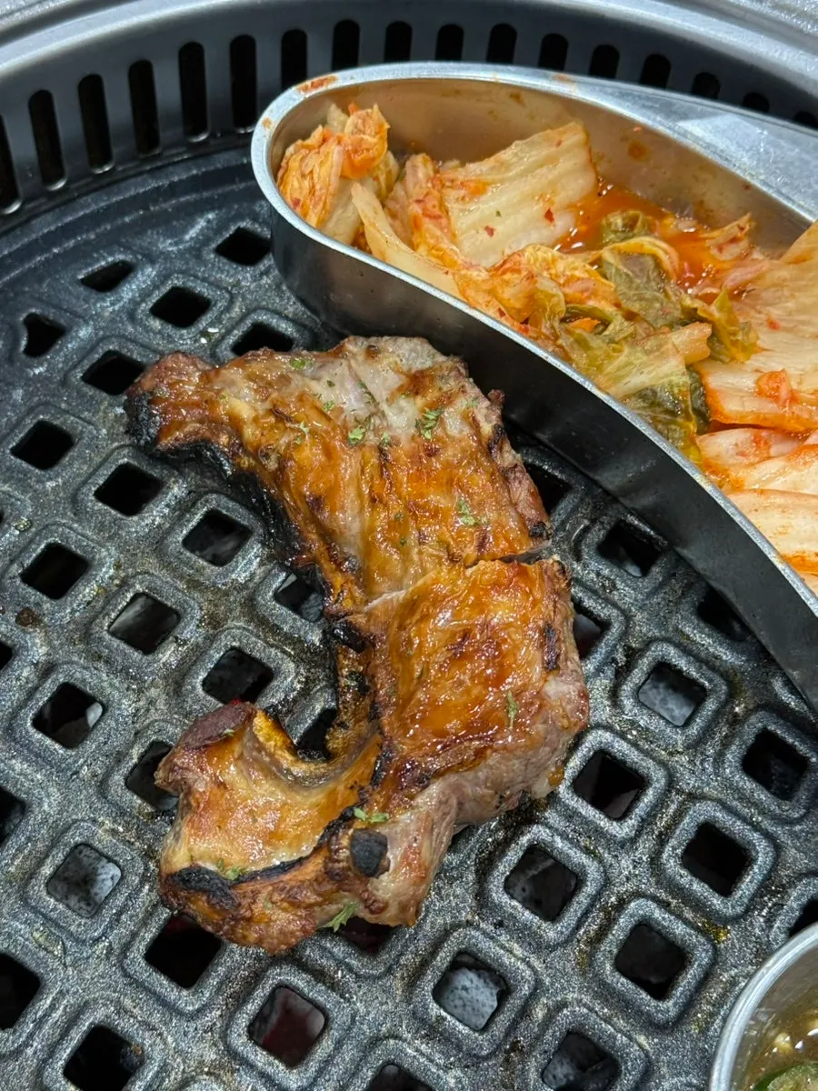 무쌈과 멜젓 곁들임