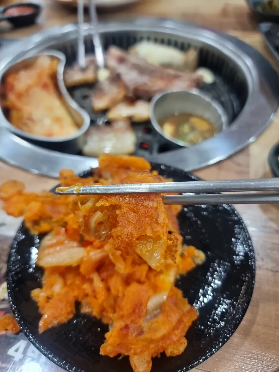 구워지는 삼겹살과 목살